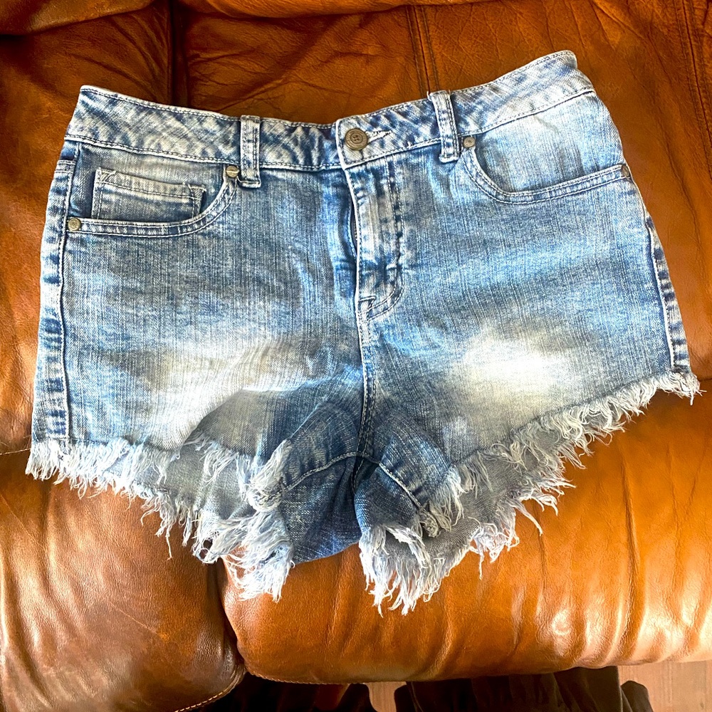☀️ Altered State jean shorts -Sz 28